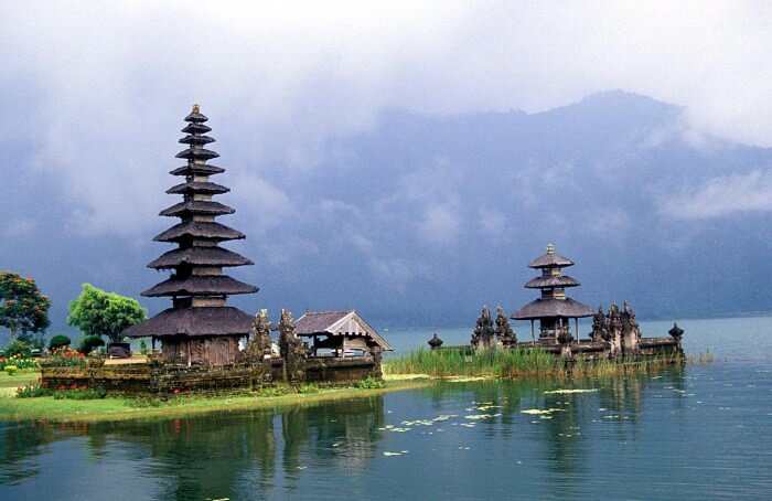 Pesona Magis Danau Beratan Bedugul Bali yang Wajib Dikunjungi